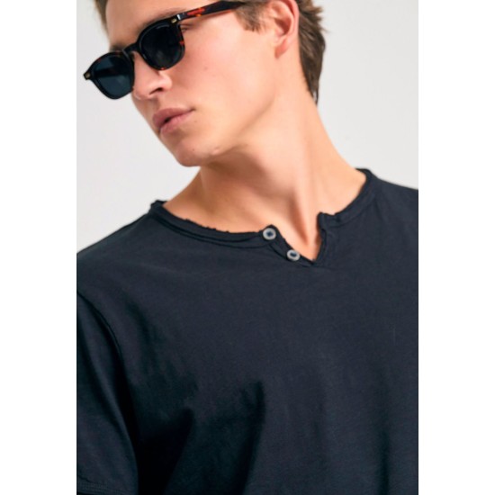 FUNKY BUDDHA FBM011-004-04 BLACK T-shirt με λαιμό henley και raw cuts